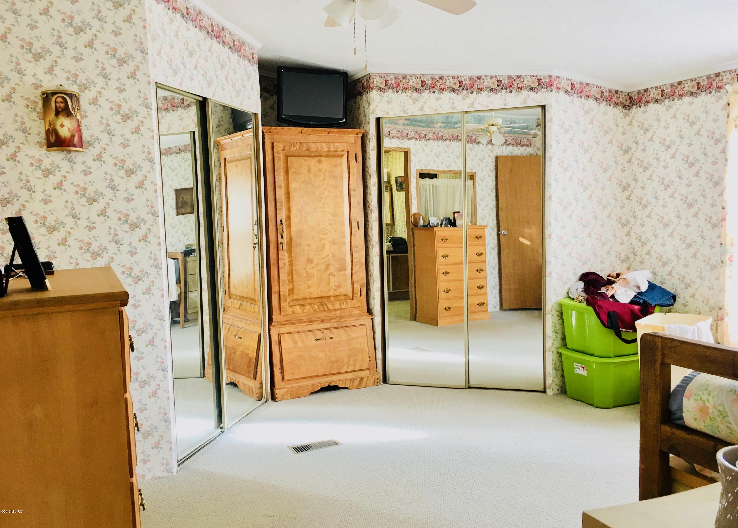 7032 Pike Road Delton, MI 49046 - Photo 11 of 24 Master Suite