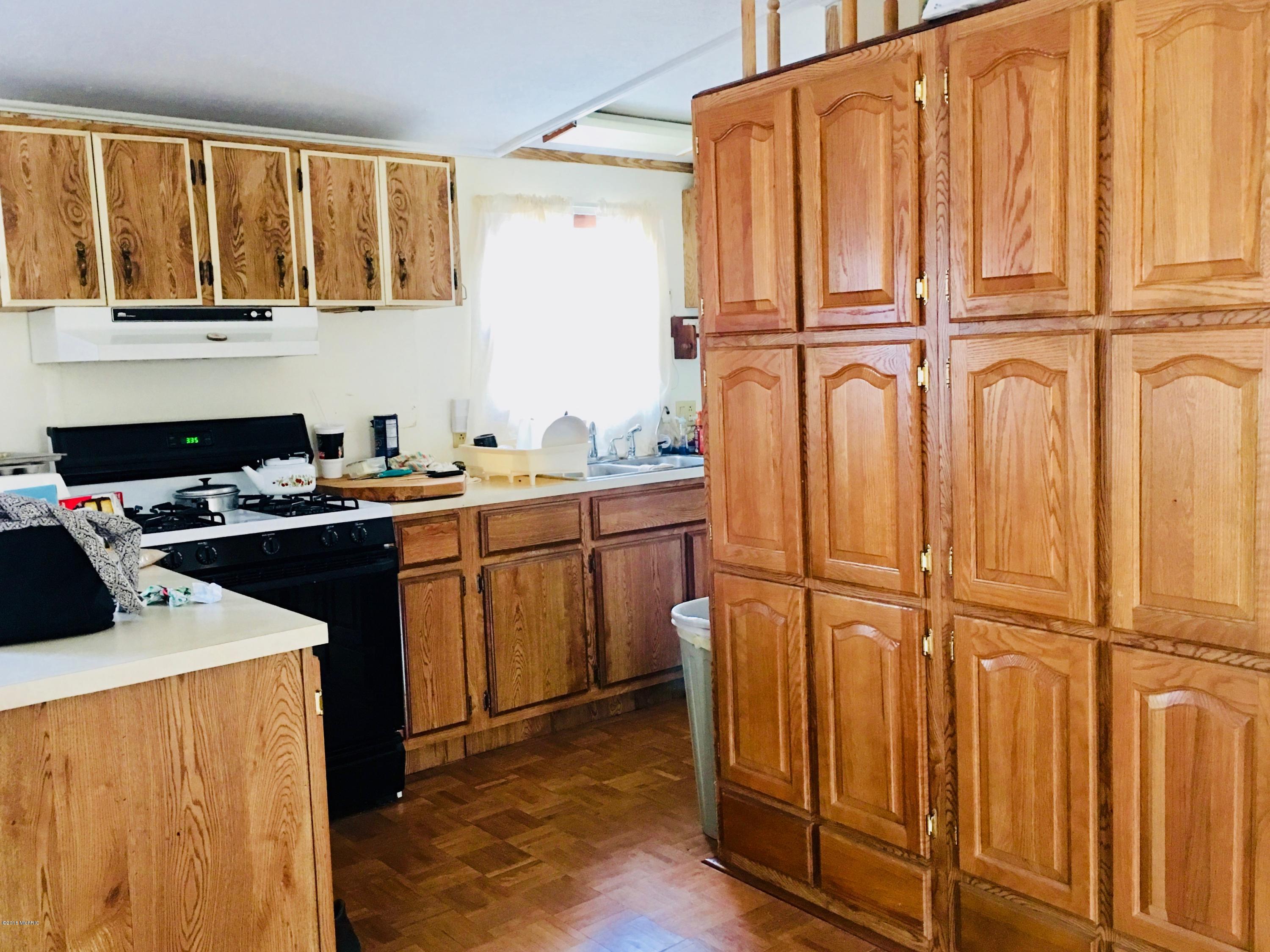 7032 Pike Road Delton, MI 49046 - Photo 5 of 24 Kitchen