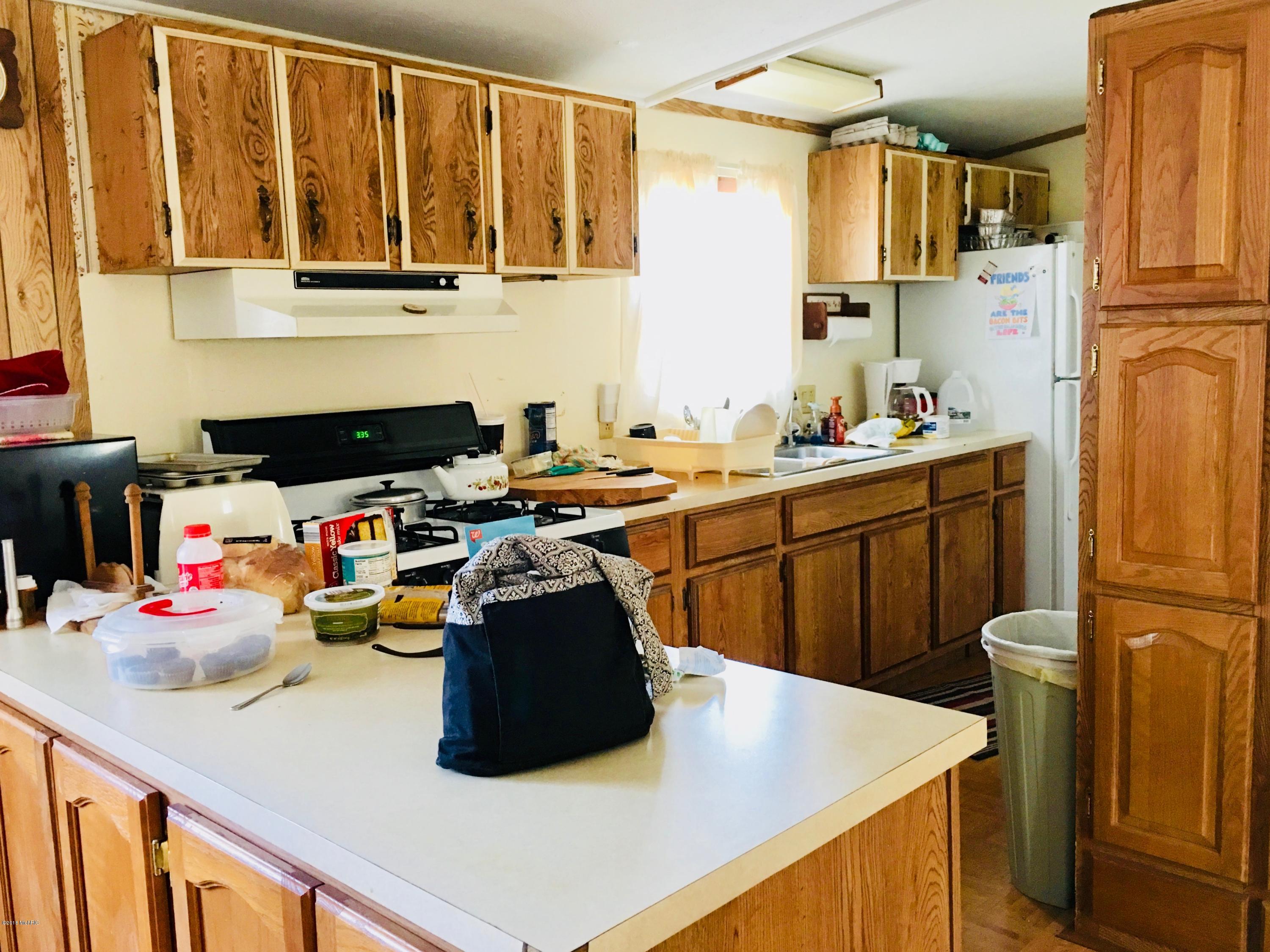 7032 Pike Road Delton, MI 49046 - Photo 6 of 24 Kitchen