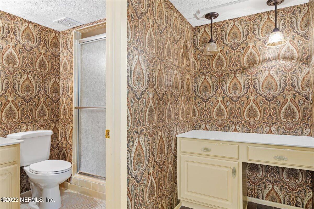 4915 Baymeadows Road, Unit 2B Jacksonville, FL 32217 - Photo 10 of 17 09-Primary Bathroom
