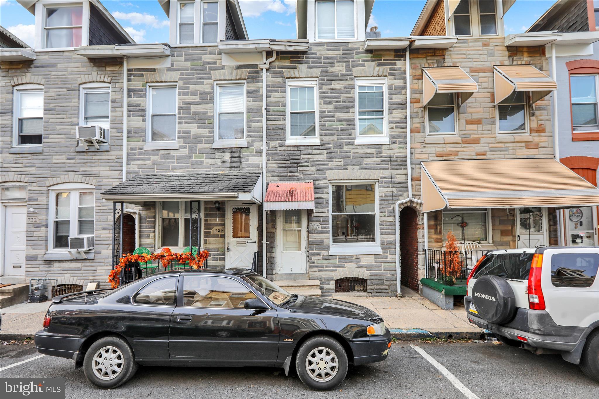 726 Locust Street Reading, PA 19604 - Photo 2 of 23 360_9252