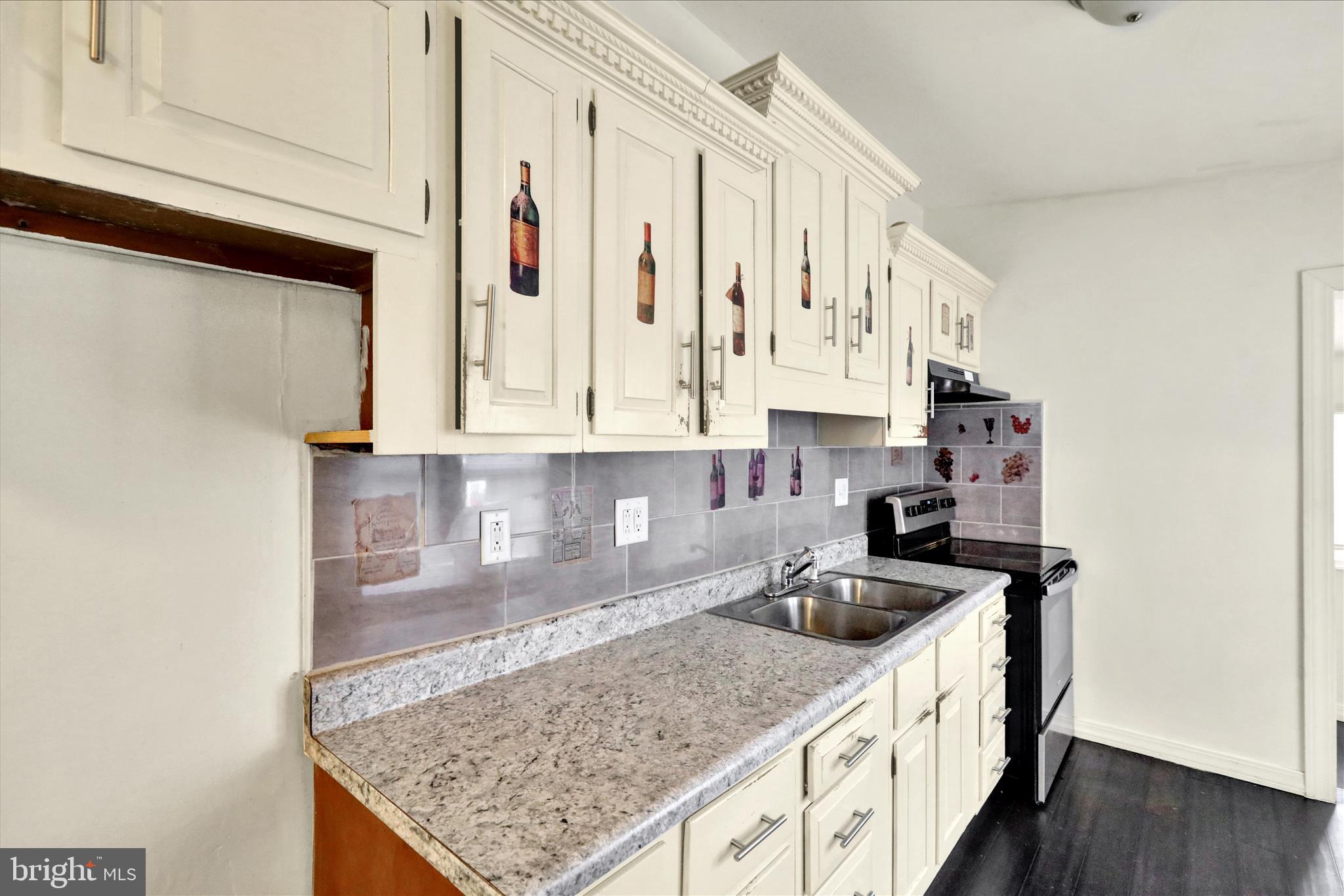 726 Locust Street Reading, PA 19604 - Photo 9 of 23 360_9285