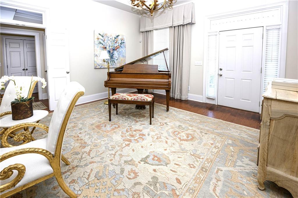 902 Quail Ridge Lane Perry, GA 31069 - Photo 11 of 25 a living room with a couch