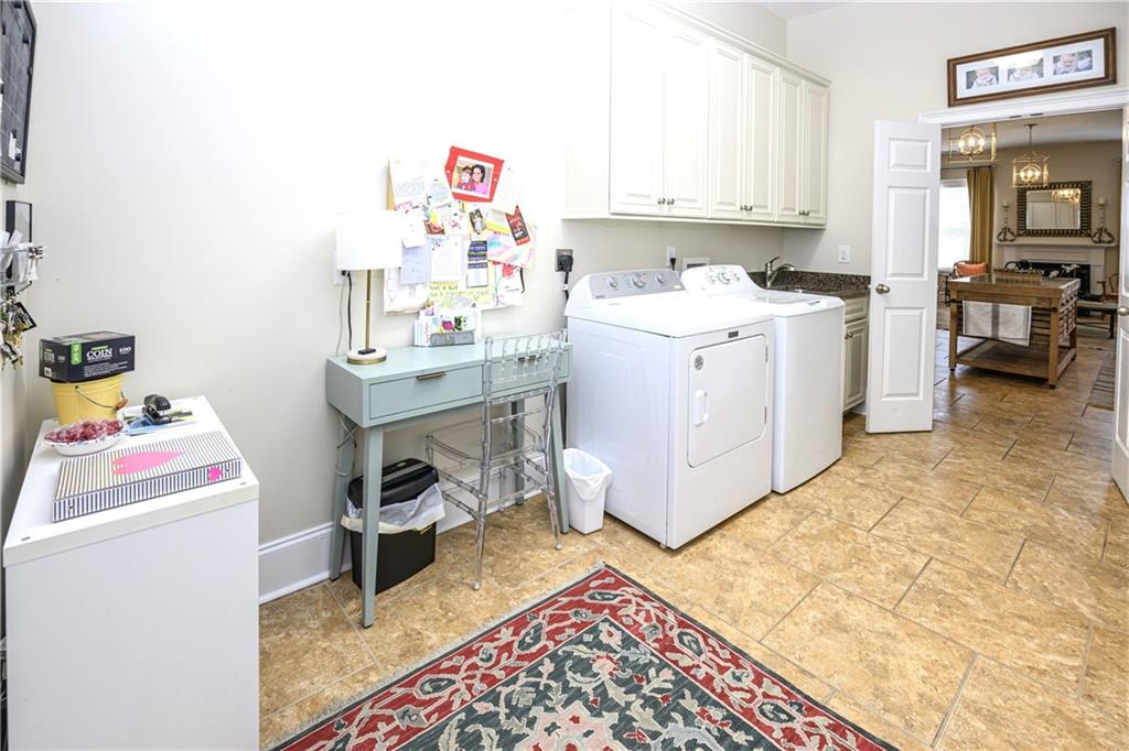 902 Quail Ridge Lane Perry, GA 31069 - Photo 19 of 25 a room with a workspace