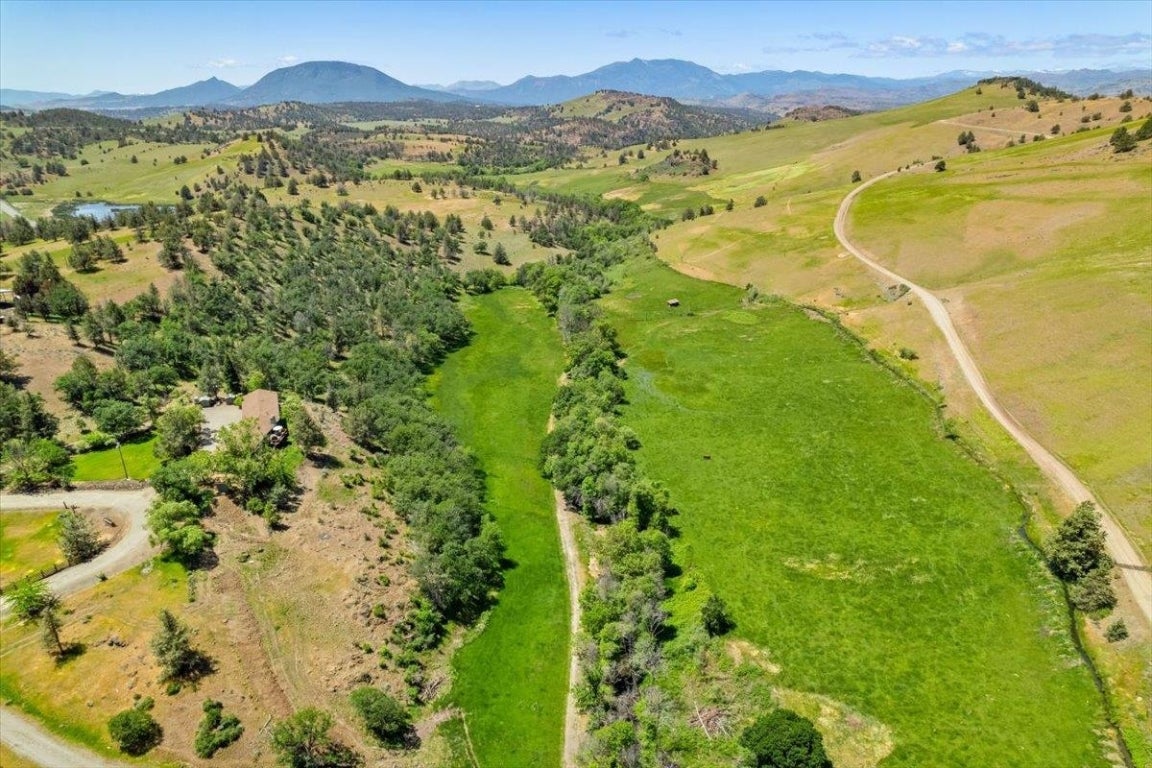 13305 Ager Beswick Road Montague, CA 96064 - Photo 5 of 49 Gallery Image 5
