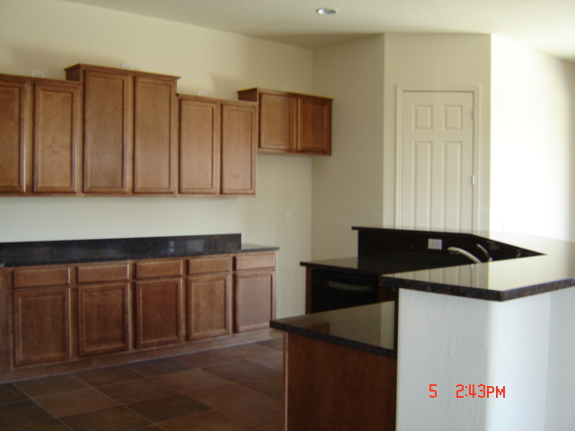 3965 East Hashknife Road Phoenix, AZ 85050 - Photo 9 of 13 kitchen