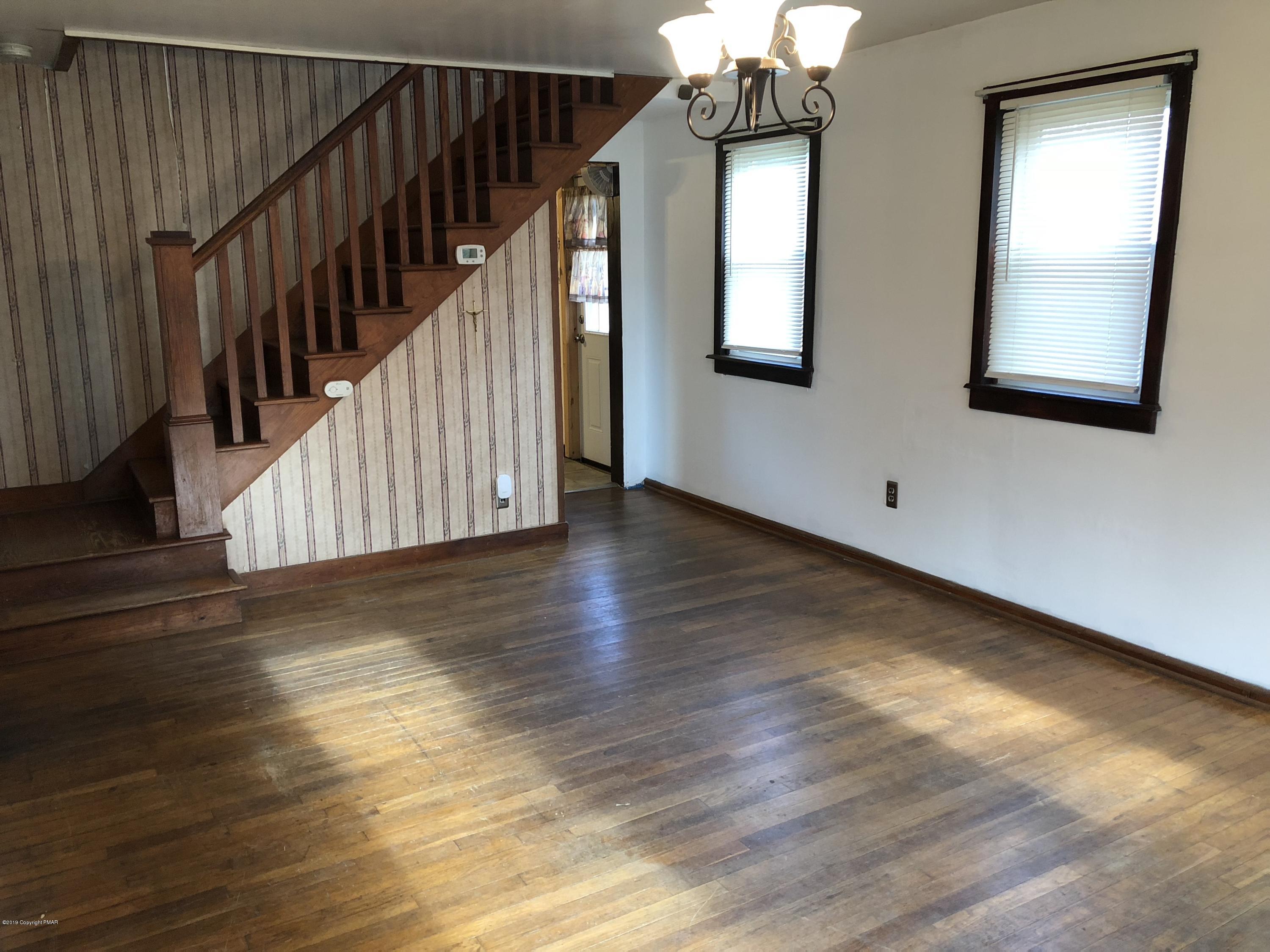 129 Pelak Road Stroudsburg, PA 18360 - Photo 4 of 41 IMG_4093