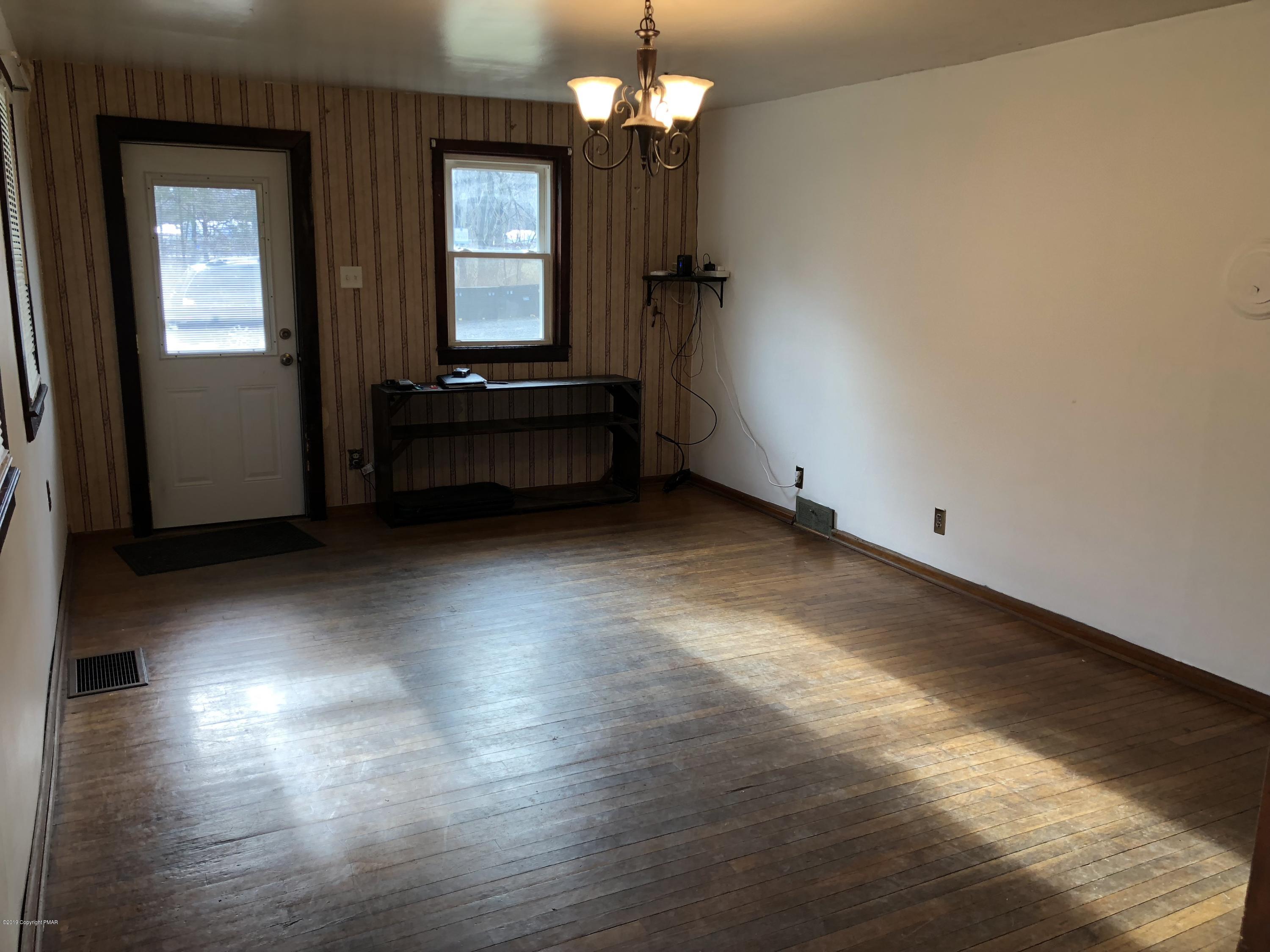 129 Pelak Road Stroudsburg, PA 18360 - Photo 6 of 41 IMG_4094