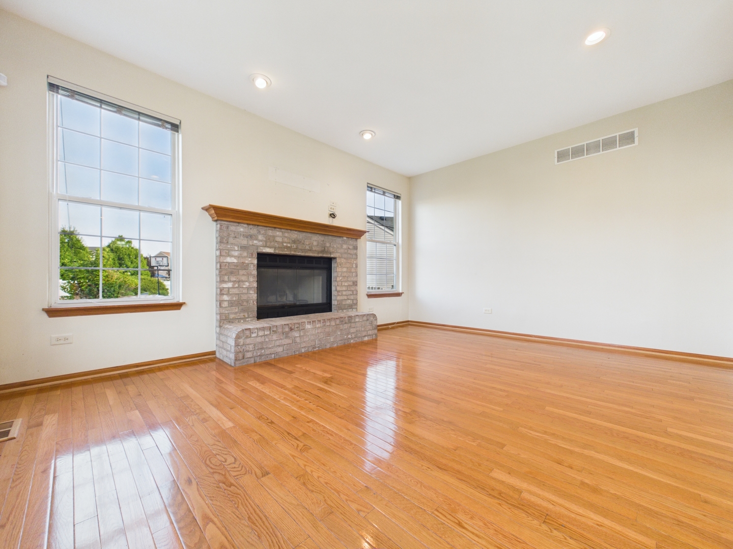 247 Alyssum Court Romeoville, IL 60446 - Photo 9 of 35