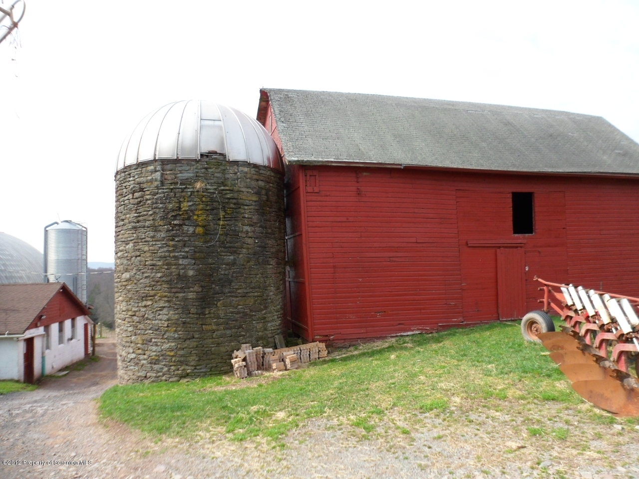 437 North Baker Road Waymart, PA 18472 - Photo 8 of 22 a front view of a house with garden