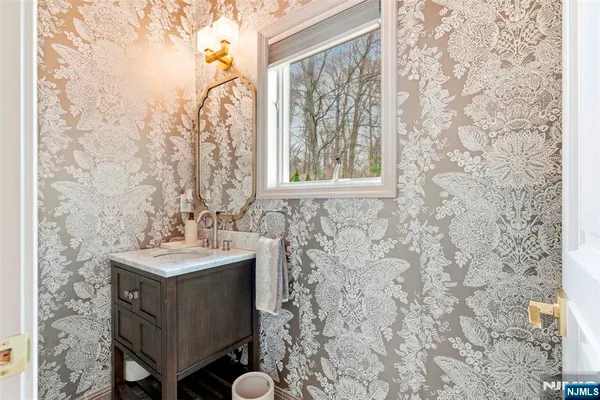 $2,200,000 | 9 Condit Road, Mountain Lakes, NJ 07046