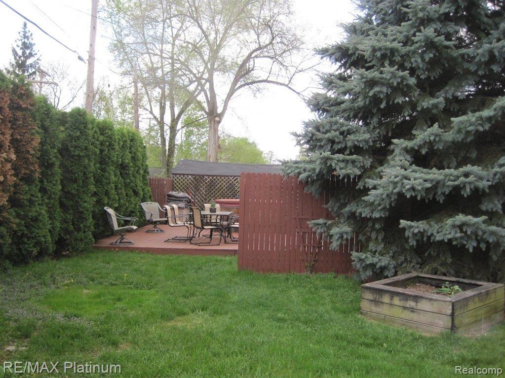 9108 Forest Road Whitmore Lake, MI 48189 - Photo 4 of 20 Forest 010.JPG