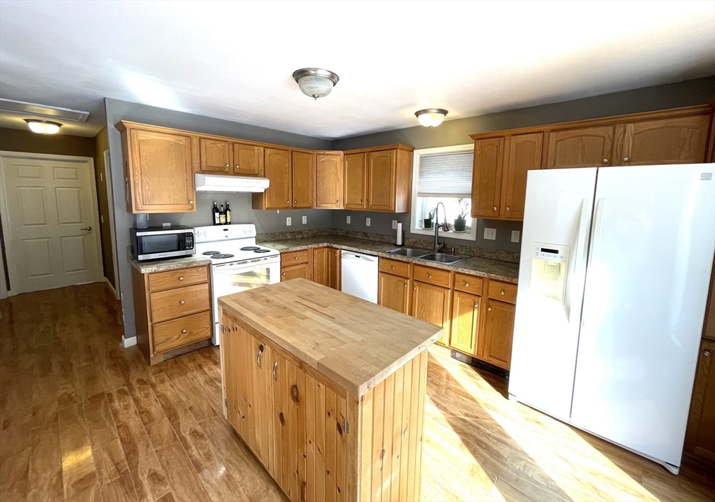97 Lucy Fiske Road Shelburne, MA 01370 - Photo 3 of 16 Gallery Image 3