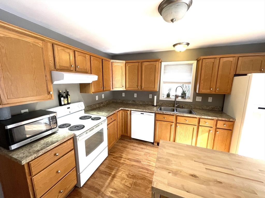 97 Lucy Fiske Road Shelburne, MA 01370 - Photo 4 of 16 Gallery Image 4