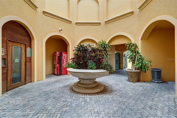 $2,100 | 2722 Via Tivoli, Unit 422B, Clearwater, FL 33764
