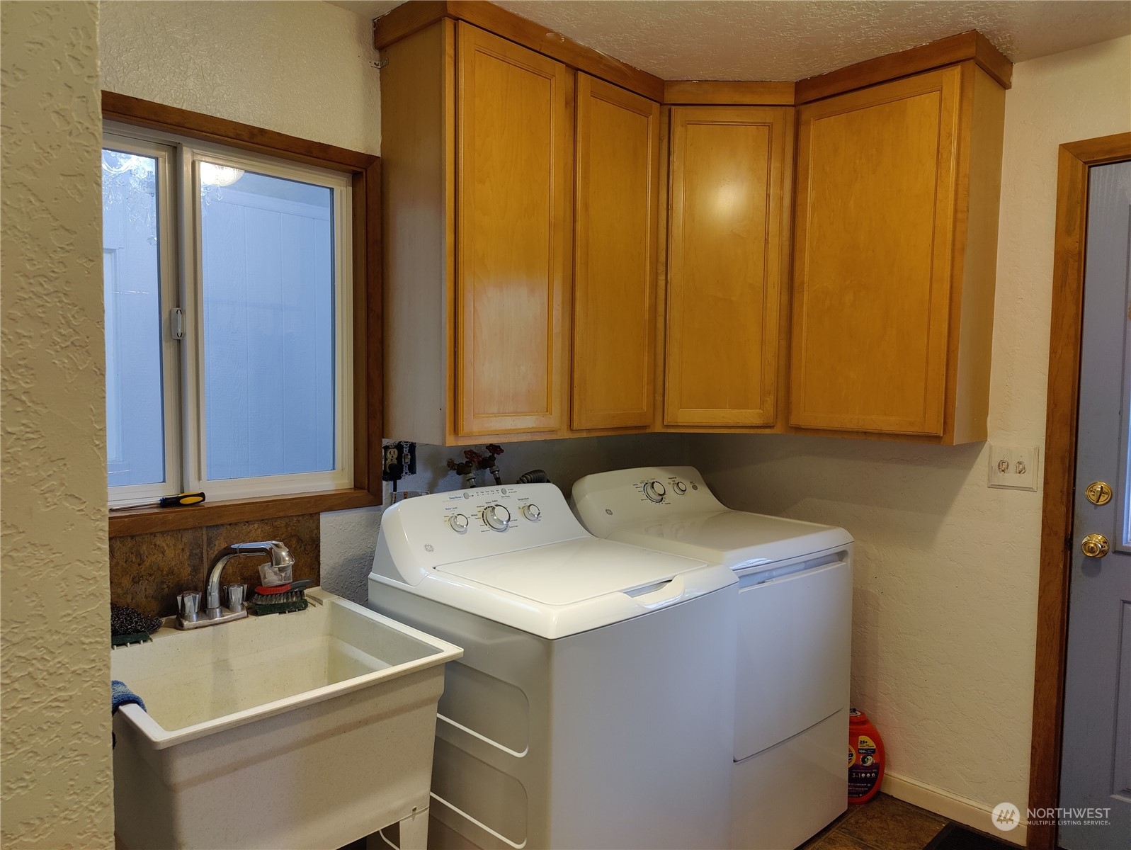 126 Reinseth Road Winlock, WA 98596 - Photo 15 of 33 a bathroom with a sink and a mirror