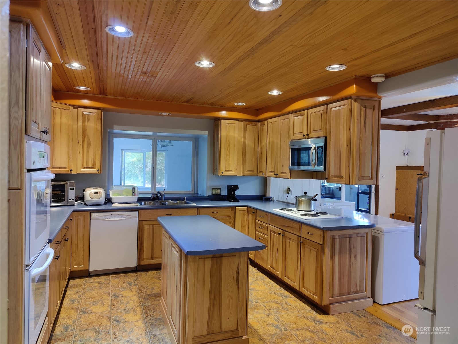 126 Reinseth Road Winlock, WA 98596 - Photo 10 of 33 a kitchen with sink a counter top space and appliances
