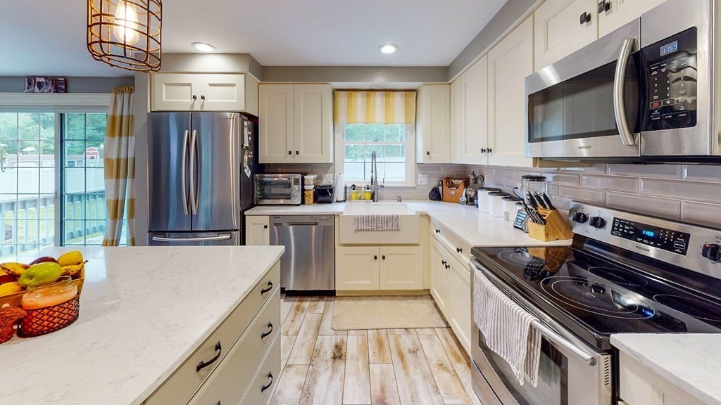 2 Orrison Street Worcester, MA 01609 - Photo 8 of 41 Gallery Image 8