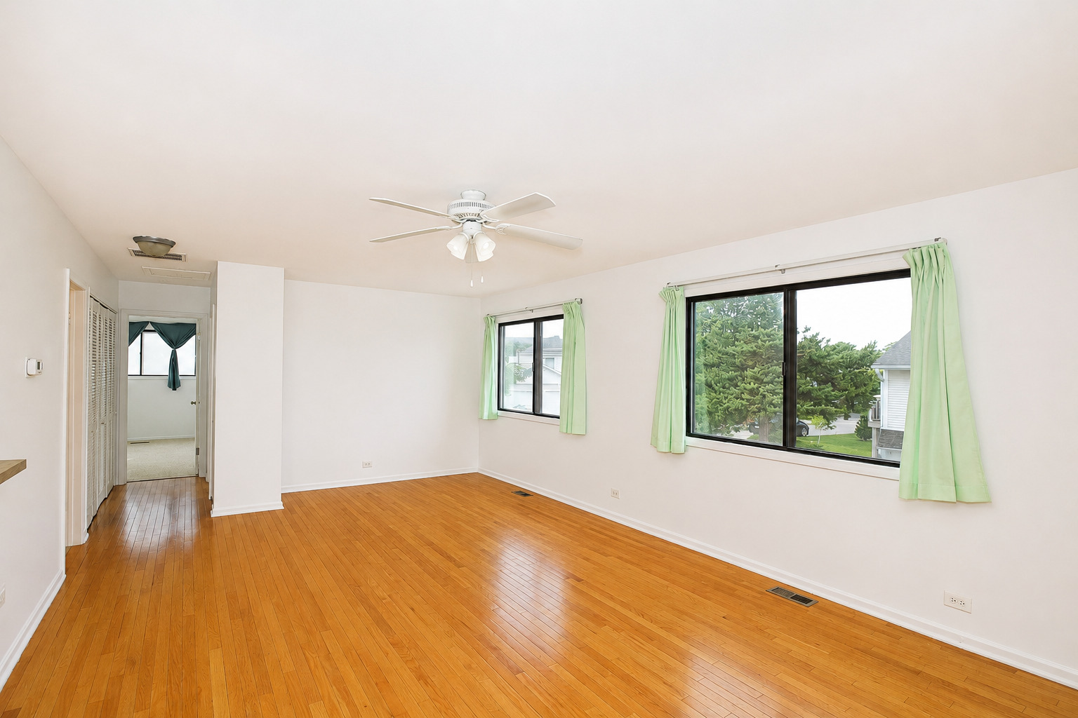 707 Sunfish Point, Unit 707 Schaumburg, IL 60194 - Photo 8 of 20