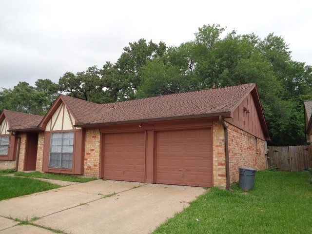 9530 Magnolia Ridge Drive Houston, TX 77070 - Photo 3 of 20 a front view of a house with a garden