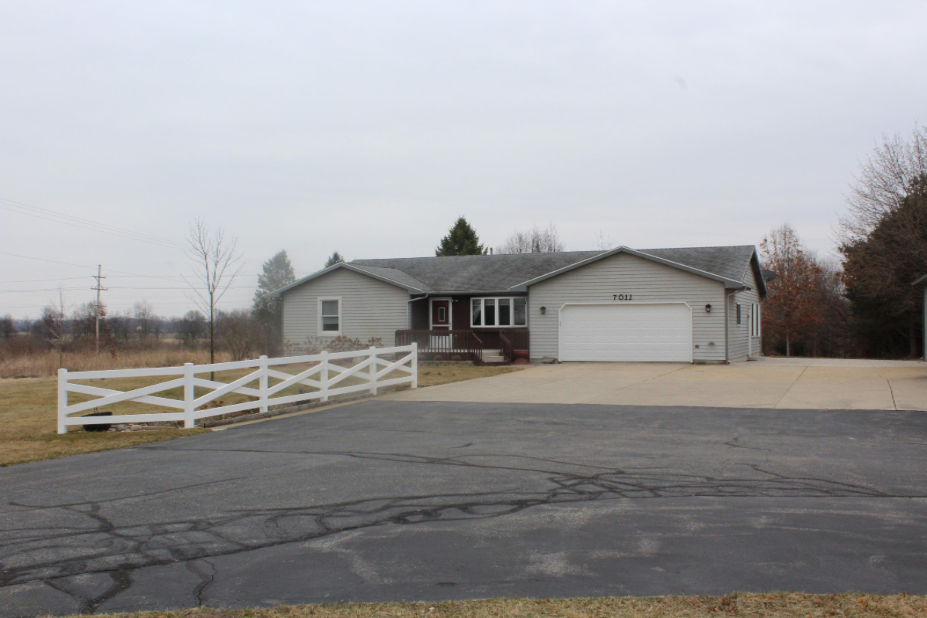 7011 W County Farm