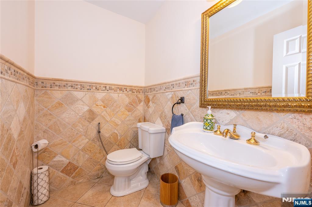12 Rene Court Wayne, NJ 07470 - Photo 20 of 33