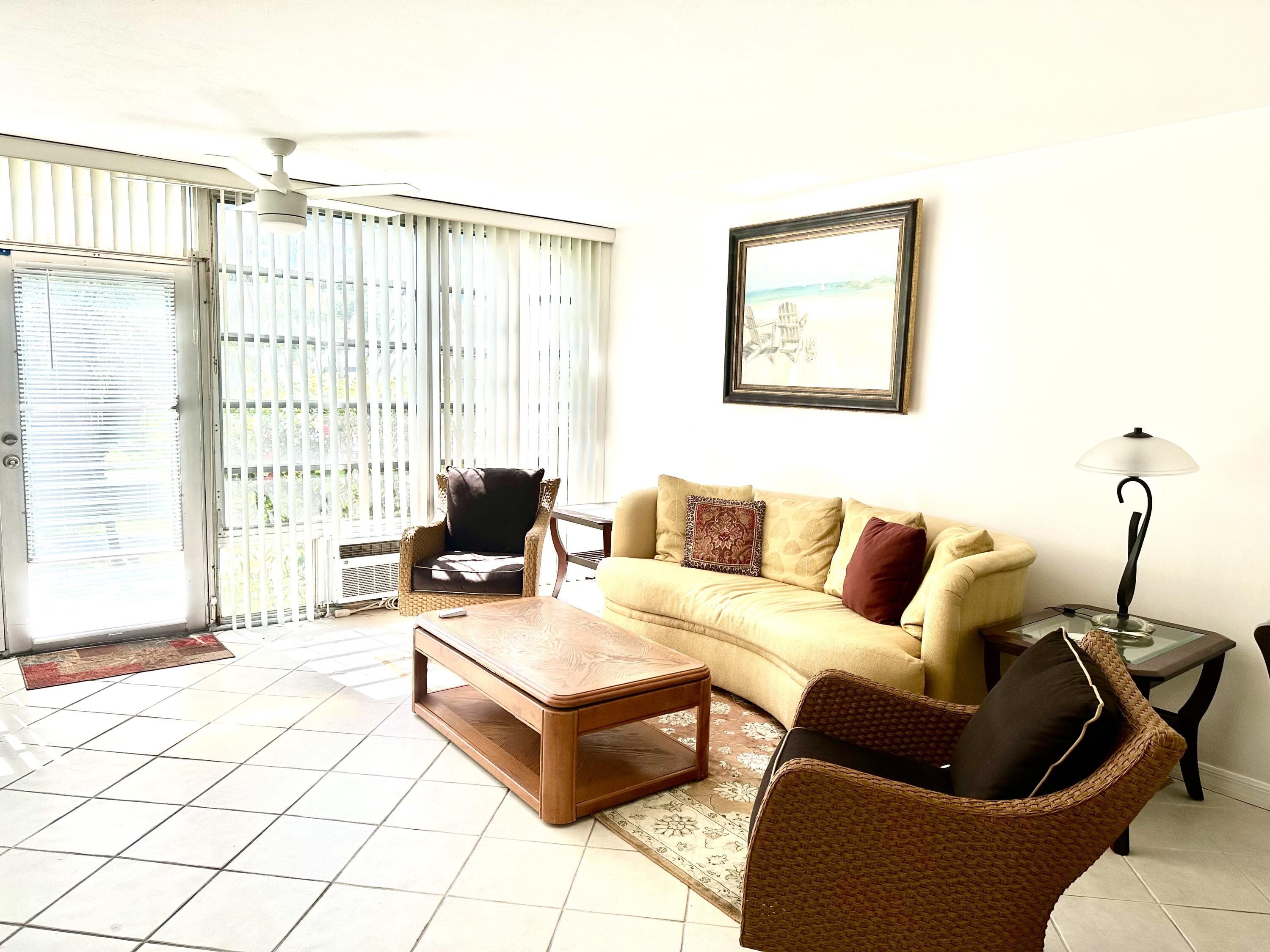 901 North Birch Road, Unit A2 Fort Lauderdale, FL 33304 - Photo 8 of 32 MC LIVING-ENTRY