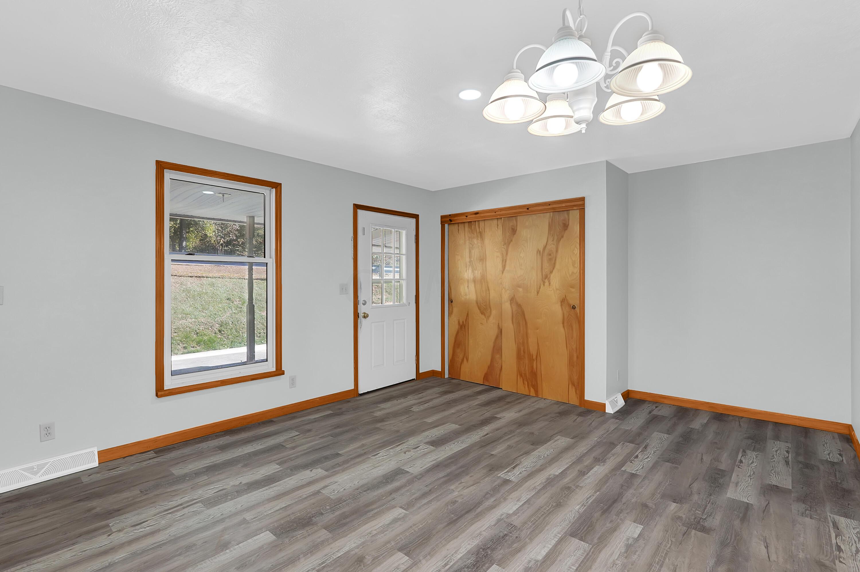 6865 Revenge Road Southwest Lancaster, OH 43130 - Photo 12 of 35 Kitchen/Dining area
