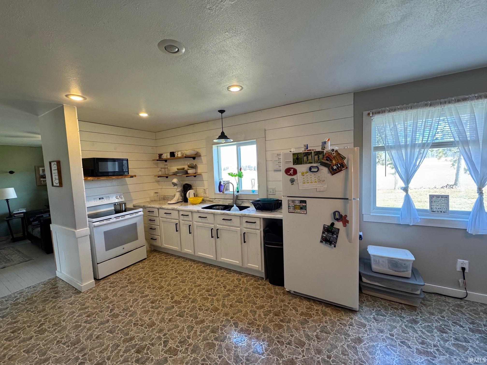 2787 Southway Rochester, IN 46975 - Photo 7 of 15