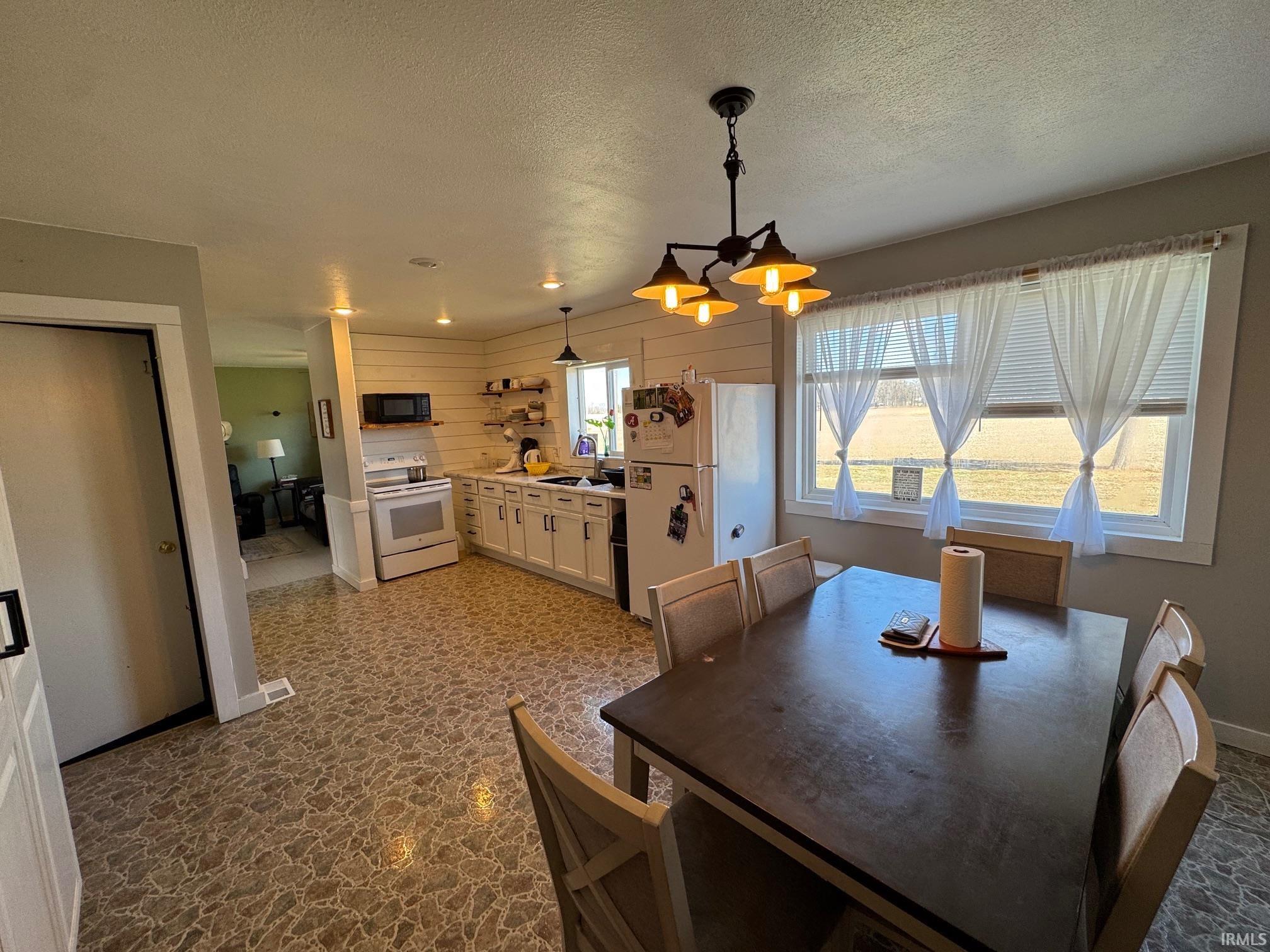 2787 Southway Rochester, IN 46975 - Photo 8 of 15