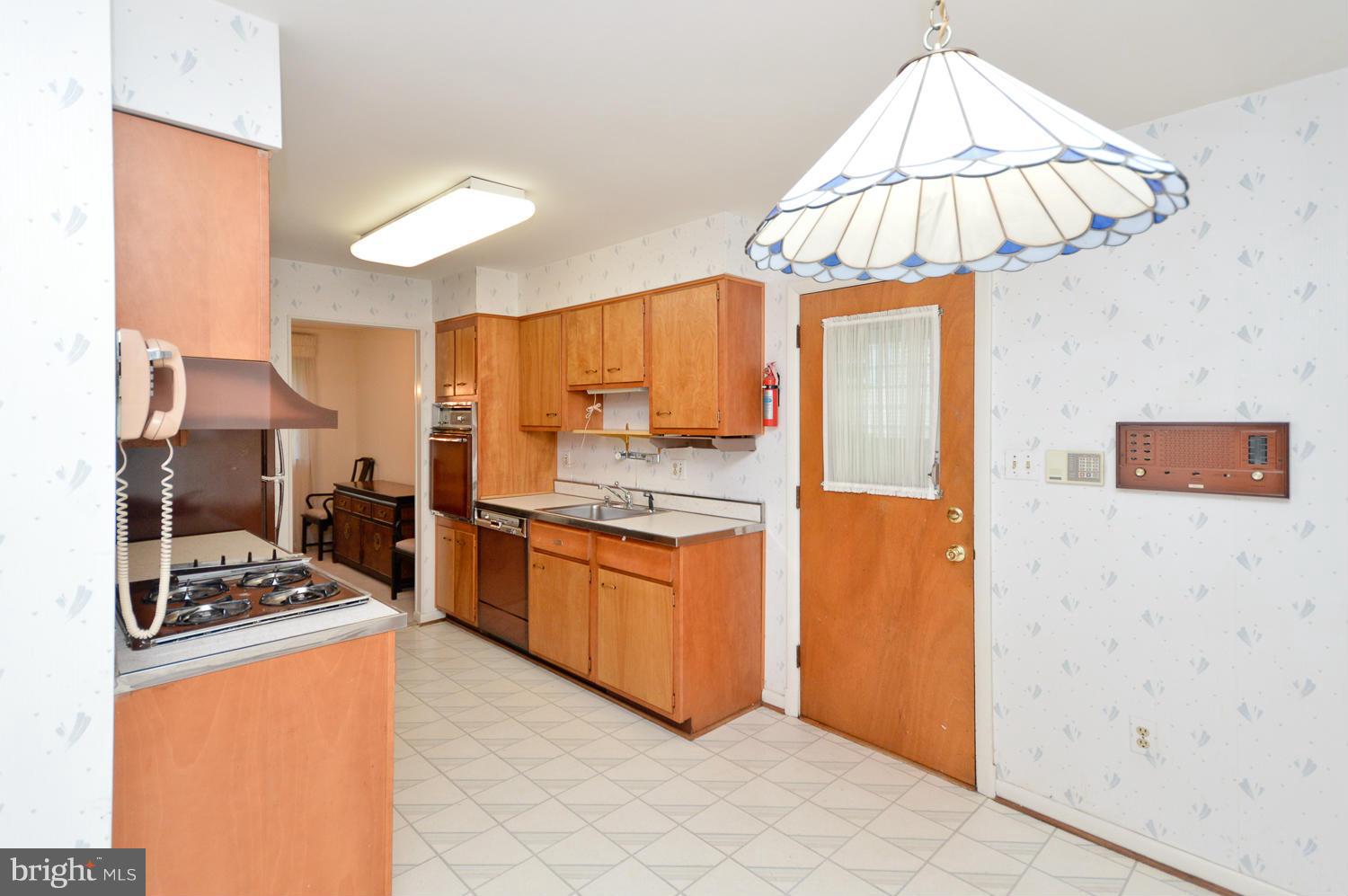13127 Buccaneer Road Silver Spring, MD 20904 - Photo 8 of 23 Kitchen