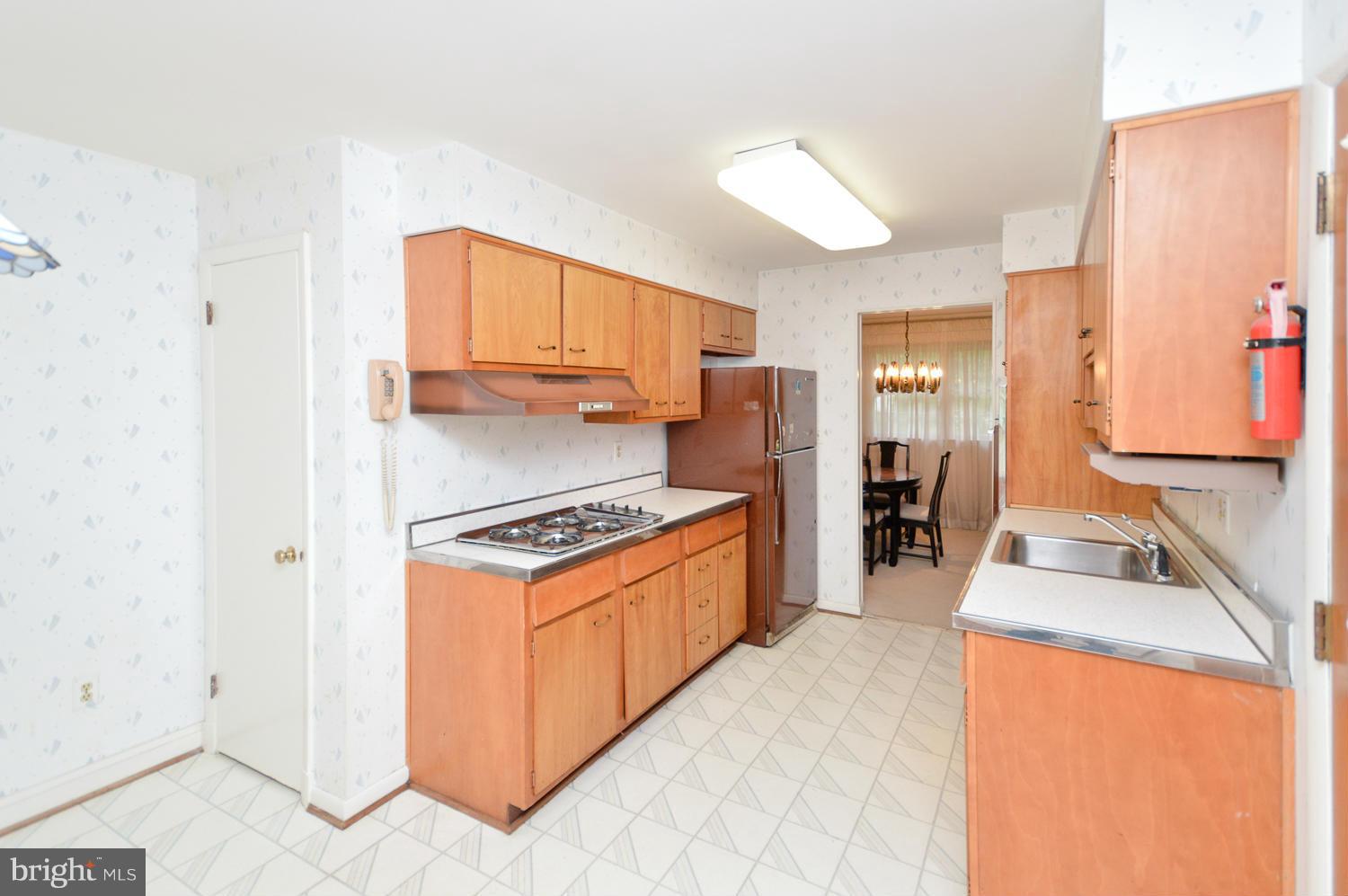 13127 Buccaneer Road Silver Spring, MD 20904 - Photo 10 of 23 Kitchen