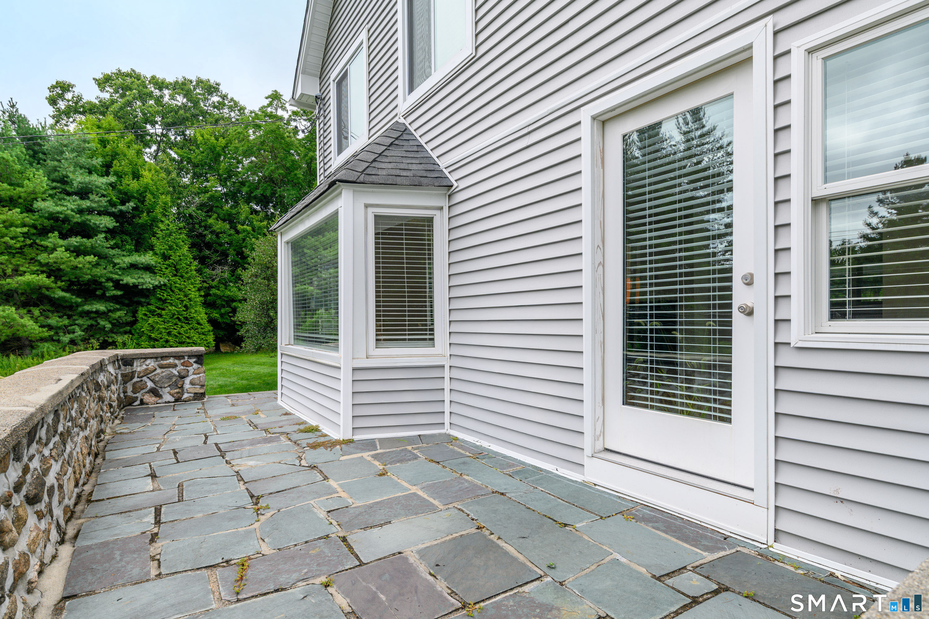 47 Middle River Road Danbury, CT 06811 - Photo 4 of 33 Gallery Image 4