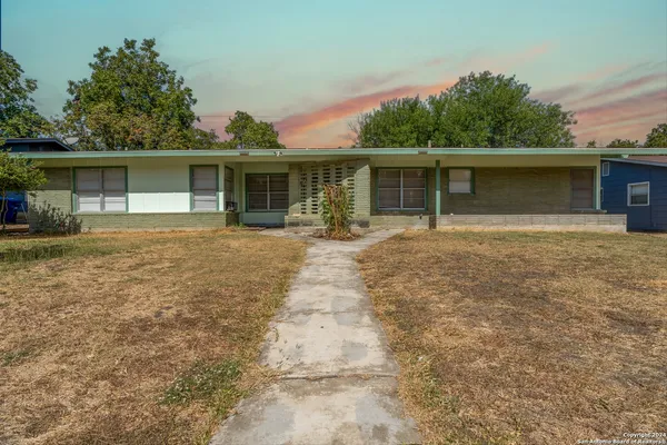 $1,250 | 131 Brettonwood Drive, San Antonio, TX 78218