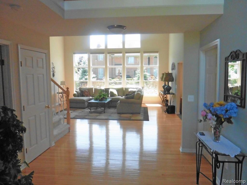 2511 Jackson Drive Rochester, MI 48309 - Photo 8 of 23 FM1).jpg