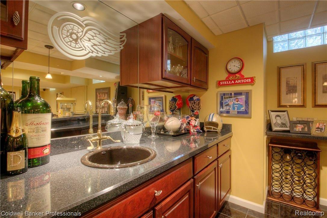 25561 Arcadia Drive Novi, MI 48374 - Photo 37 of 46 ARCADIA JG LL BAR PHOTOGRAPHER.JPG