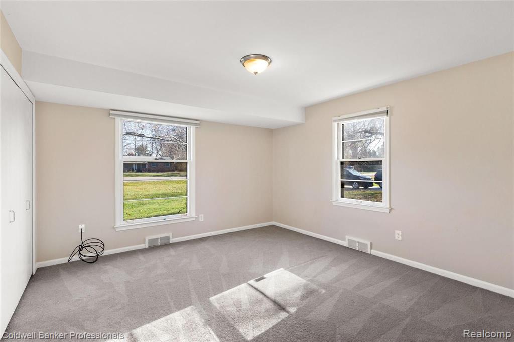 6650 Inkster Road West Bloomfield, MI 48322 - Photo 31 of 38