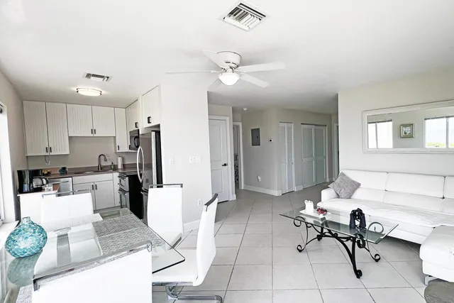 $3,150 | 3541 Northeast Ocean Boulevard, Unit 4, Stuart, FL 34996