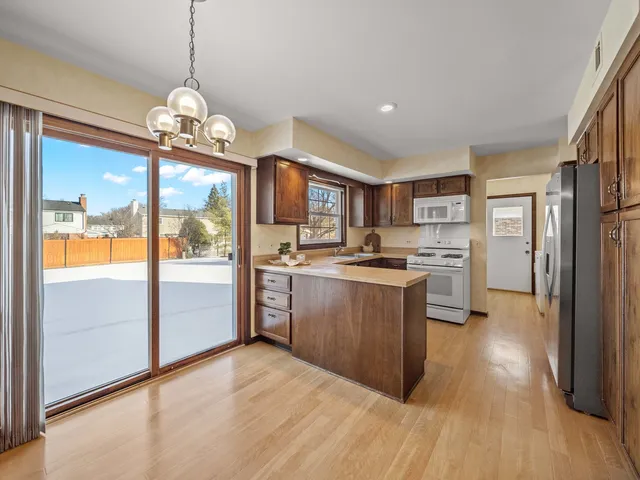 $749,000 | 3058 Knollwood Lane, Glenview, IL 60025