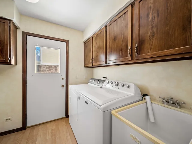 $749,000 | 3058 Knollwood Lane, Glenview, IL 60025