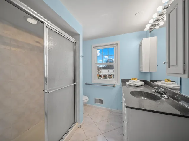 $749,000 | 3058 Knollwood Lane, Glenview, IL 60025