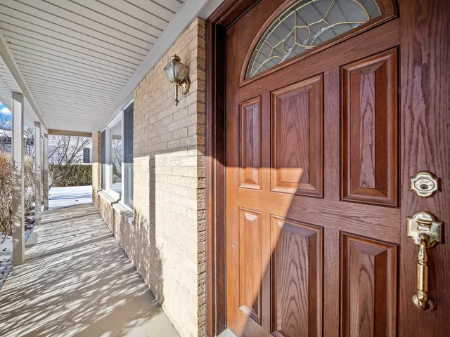 $749,000 | 3058 Knollwood Lane, Glenview, IL 60025