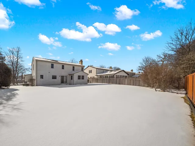 $749,000 | 3058 Knollwood Lane, Glenview, IL 60025