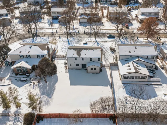 $749,000 | 3058 Knollwood Lane, Glenview, IL 60025