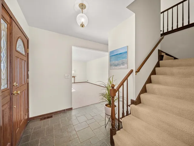 $749,000 | 3058 Knollwood Lane, Glenview, IL 60025