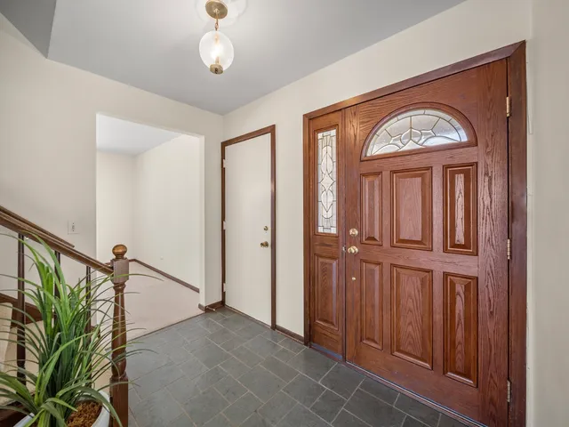 $749,000 | 3058 Knollwood Lane, Glenview, IL 60025