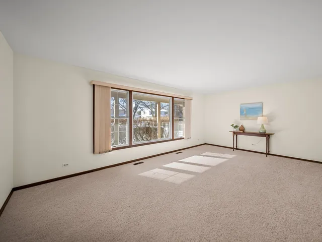 $749,000 | 3058 Knollwood Lane, Glenview, IL 60025