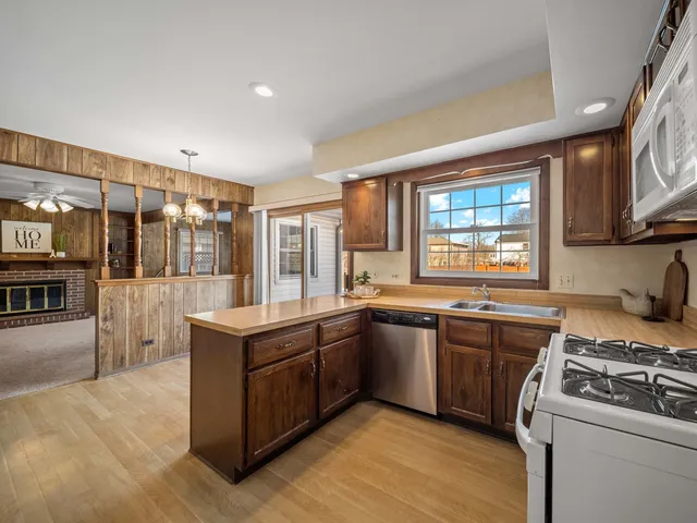 $749,000 | 3058 Knollwood Lane, Glenview, IL 60025