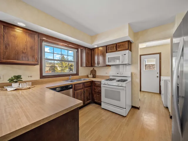 $749,000 | 3058 Knollwood Lane, Glenview, IL 60025