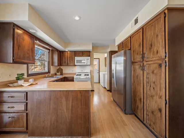 $749,000 | 3058 Knollwood Lane, Glenview, IL 60025